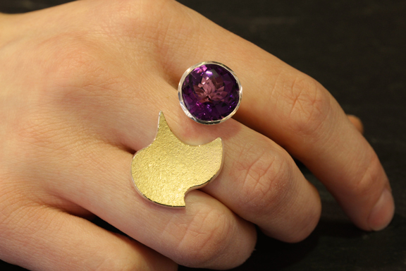 Der fertige Ring auf der Hand: wunderbar!