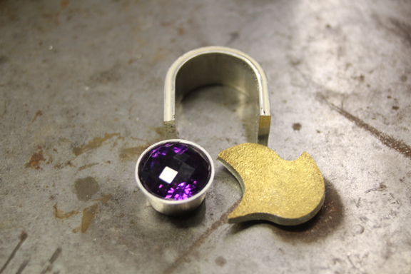 Feingold und Amethyst