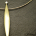 Halsschmuck, Gold 585/000, aus einem Stück getriebene Goldschote, Brillant 0,5ct