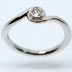 Diesen Ring fertigen wir auch in Silber, Rotgold und Gelbgold